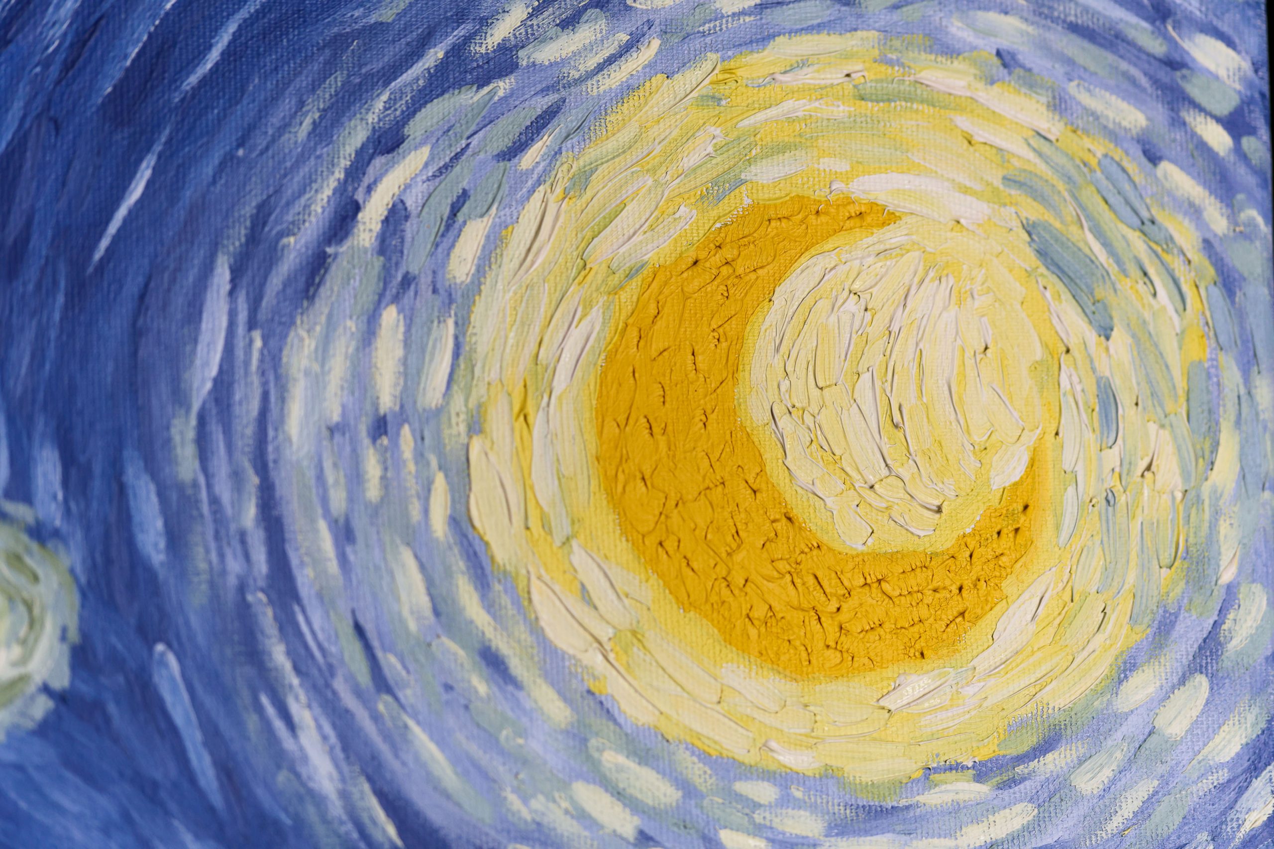 Detalj teksture uljanih boja na reprodukciji Zvjezdana noć".